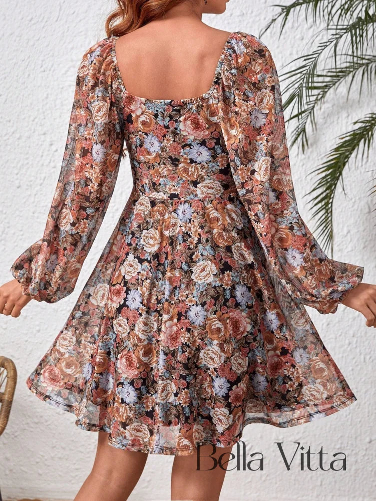 Vestido Curto Floral com Mangas Bufantes Vestido